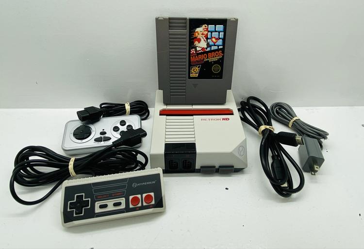 RETRON HD + 2 CONTROLLER + SUPER MARIO BROS. (used)