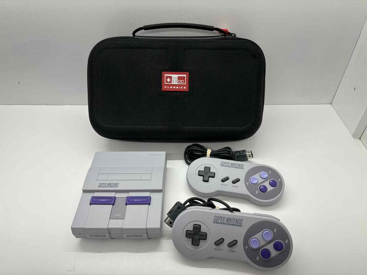 SUPER NINTENDO CLASSIC EDITION - 2 CONTROLLERS + TRAVEL CASE + 2 EXTENSIONS CABLE
