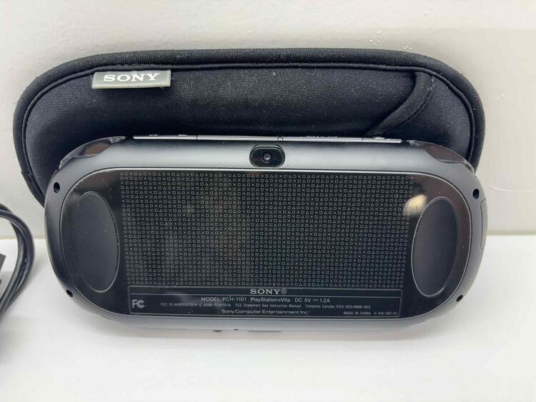 PLAYSTATION VITA BLACK WI-FI 3 GB + 4 GB MEMORY CARD + CASE