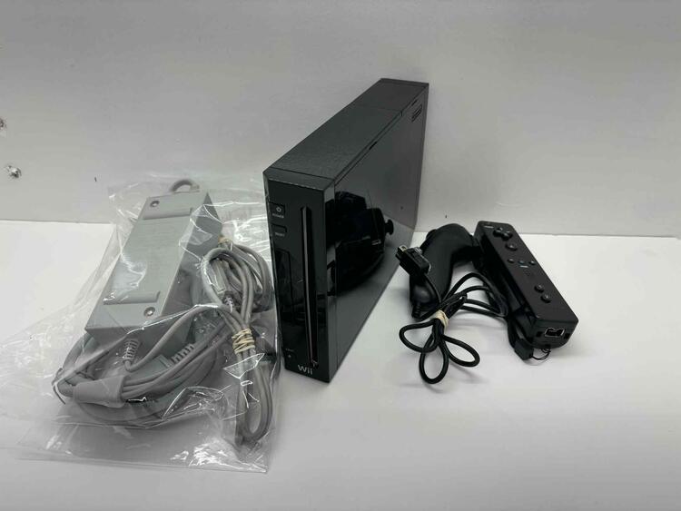 NINTENDO WII MODEL 1 BLACK + 1 REMOTE + 1 NUNCHUK