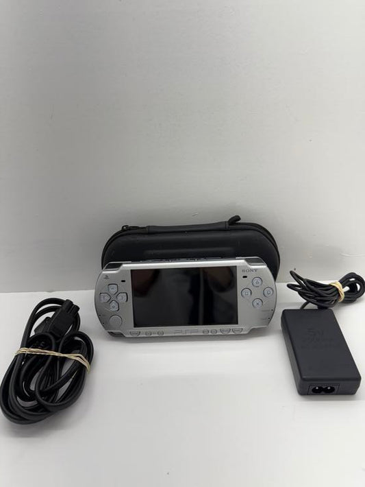 PSP 2001 SILVER + 1GB MEMORY CARD + CASE (usagé)