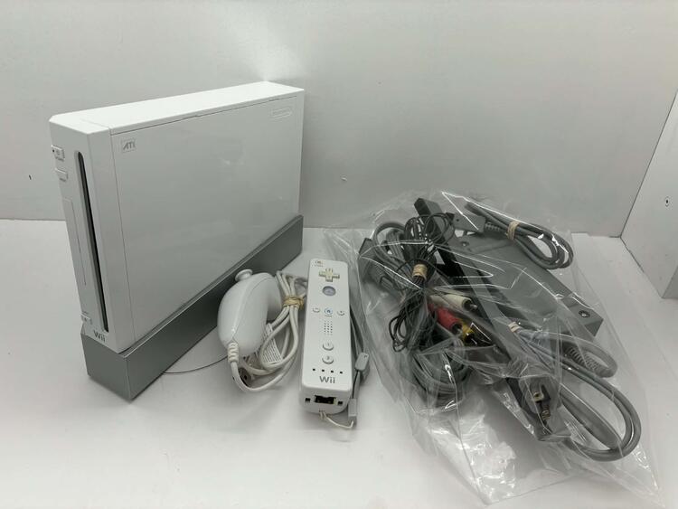 NINTENDO WII MODEL 1 WHITE + 1 REMOTE + 1 NUNCHUK (used)