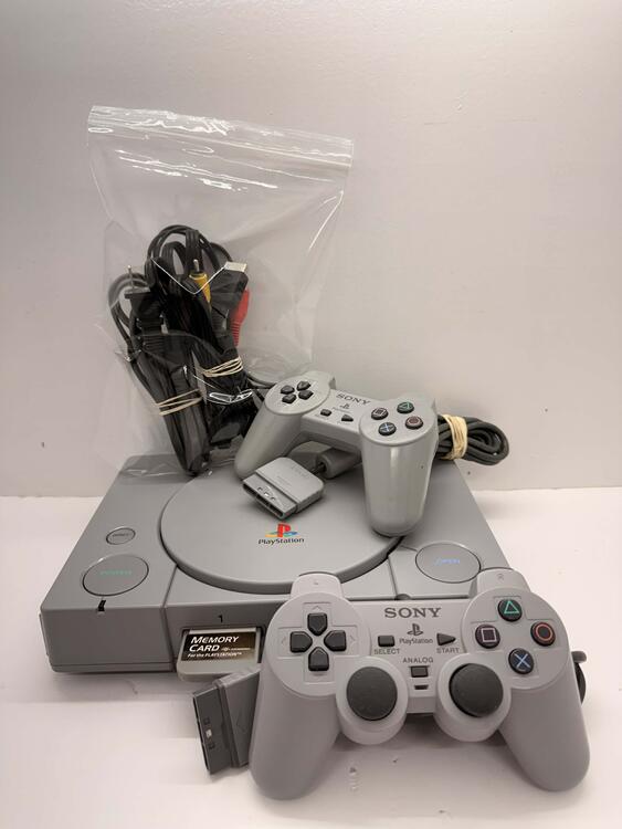 PLAYSTATION 1 MODEL 1 + 1 CONTROLLER + 5 GAMES (used)