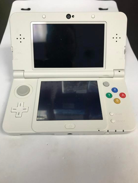 NEW NINTENDO 3DS WHITE WITH BLASTOISE PLATE COVER (usagé)