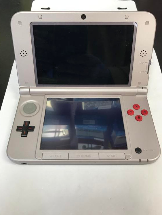 NINTENDO 3DS XL RETRO NES EDITION