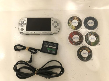 PSP 3000 SILVER + 1GB MEMORY STICK + 5 GAMES (used)