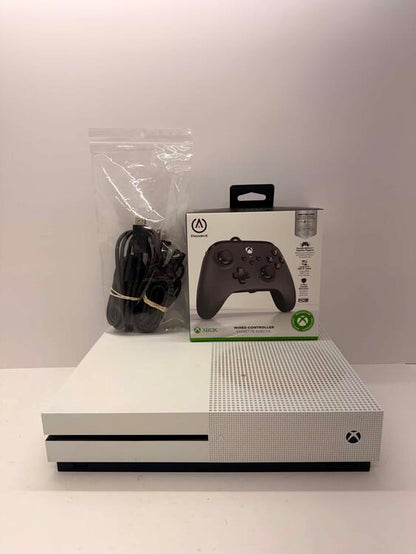 XBOX ONE S WHITE - 2TB + 1 CONTROLLER WITH BATTERY (used)