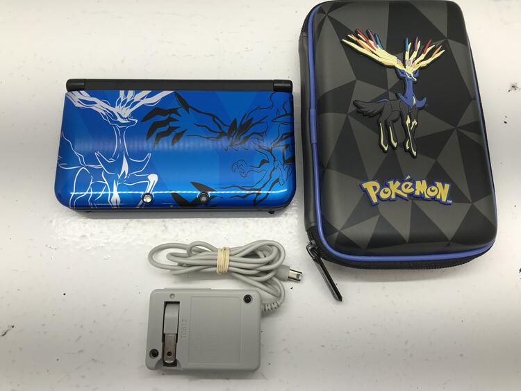 NINTENDO 3DS XL POKEMON XERNEAS / YVELTAL BLUE EDITION  + SD CARD + CASE