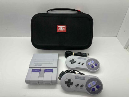 SUPER NINTENDO CLASSIC EDITION - 2 CONTROLLERS + TRAVEL CASE + 2 EXTENSIONS CABLE