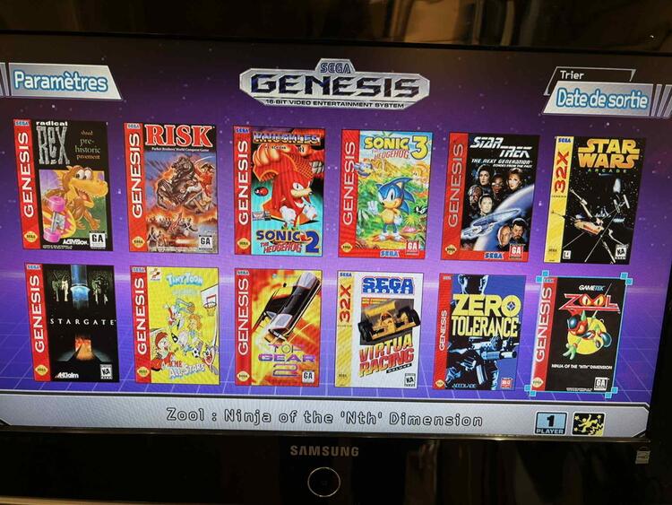 SEGA GENESIS MINI CONSOLE + 2 CONTROLLERS (CONSOLE PIRATÉ AVEC 110 JEUX) ** VOIR PHOTO (usagé)