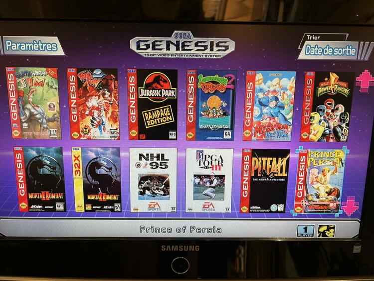 SEGA GENESIS MINI CONSOLE + 2 CONTROLLERS (CONSOLE PIRATÉ AVEC 110 JEUX) ** VOIR PHOTO (usagé)