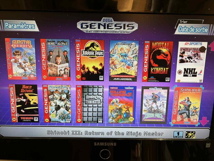 SEGA GENESIS MINI CONSOLE + 2 CONTROLLERS (CONSOLE PIRATÉ AVEC 110 JEUX) ** VOIR PHOTO (usagé)