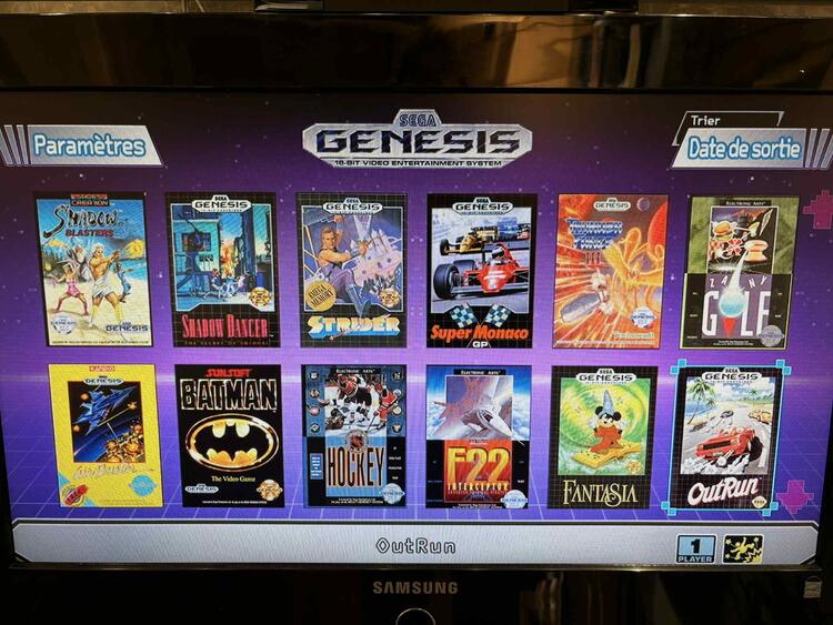 SEGA GENESIS MINI CONSOLE + 2 CONTROLLERS (CONSOLE PIRATÉ AVEC 110 JEUX) ** VOIR PHOTO (usagé)