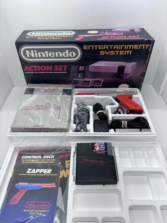 NINTENDO ENTERTAINMENT SYSTEM ACTION SET (COMPLETE IN BOX) (used)