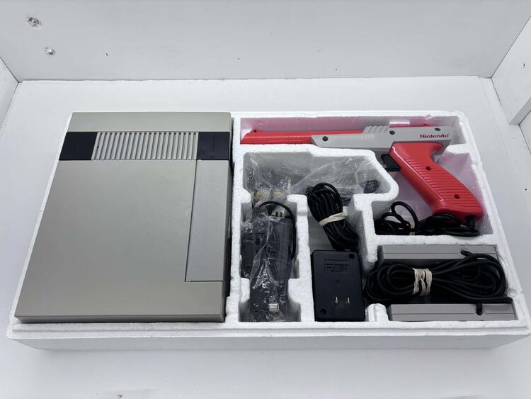 NINTENDO ENTERTAINMENT SYSTEM ACTION SET (COMPLETE IN BOX) (used)
