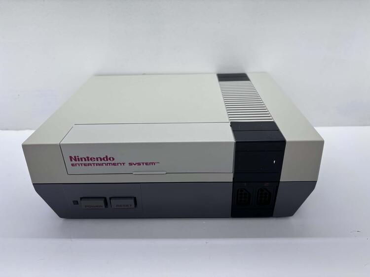 NINTENDO ENTERTAINMENT SYSTEM ACTION SET (COMPLETE IN BOX) (used)