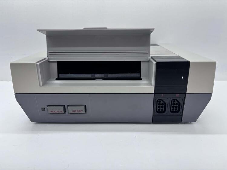 NINTENDO ENTERTAINMENT SYSTEM ACTION SET (COMPLETE IN BOX) (used)