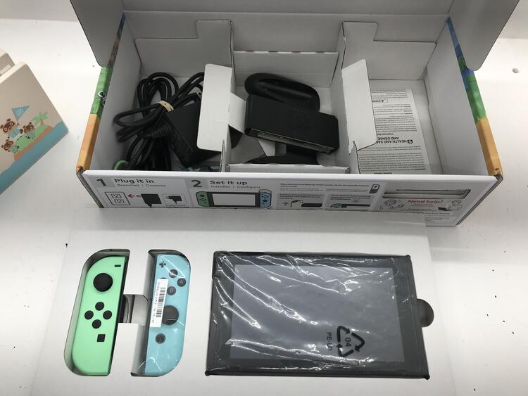 NINTENDO SWITCH MODEL 2 ANIMAL CROSSING SPECIAL EDITION + CARY CASE + SCREEN PROTECTOR  (COMPLETE IN BOX) (usagé)