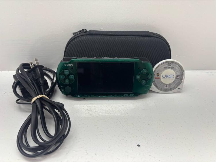 PSP 3001 GREEN METAL GEAR SOLID PEACE WALKER EDITION + GAME + 8B MEMORY CARD (usagé)