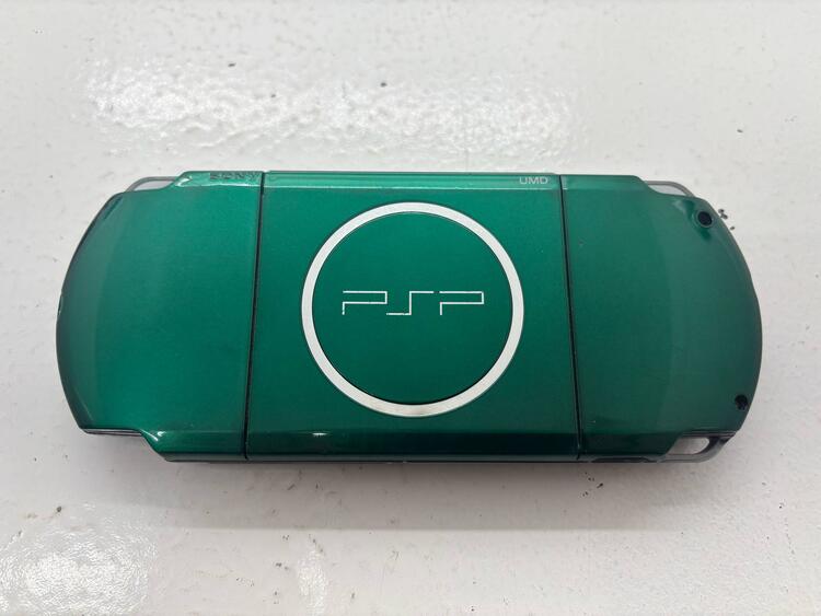 PSP 3001 GREEN METAL GEAR SOLID PEACE WALKER EDITION + GAME + 8B MEMORY CARD (usagé)