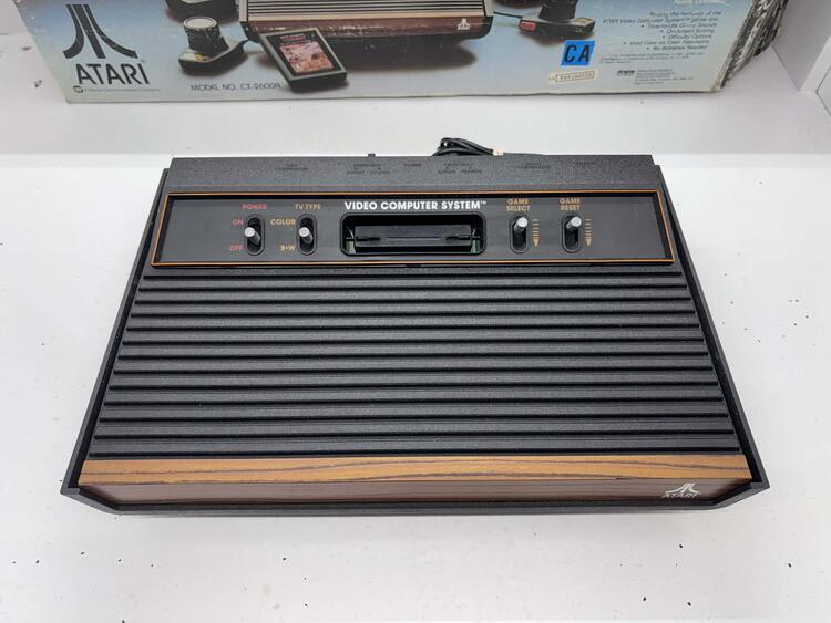 ATARI 2600 SYSTEM (used)