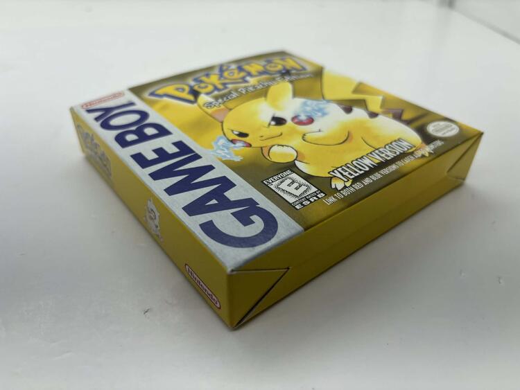 POKEMON YELLOW (COMPLETE IN BOX) (usagé)