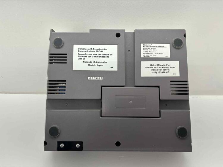 NINTENDO ENTERTAINMENT SYSTEM CONTROL DECK (COMPLETE IN BOX) (used)