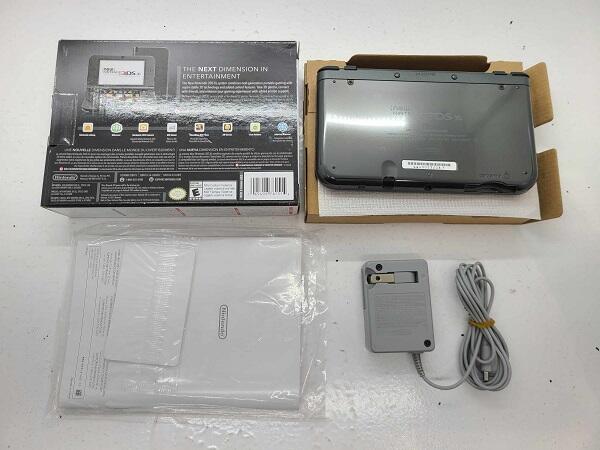 NEW NINTENDO 3DS XL BLACK (COMPLETE IN BOX) (usagé)
