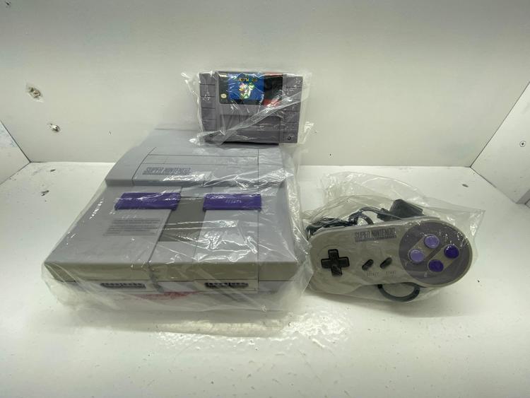 SUPER NINTENDO ENTERTAINMENT SYSTEM SUPER MARIO WORLD EDITION (COMPLETE IN BOX) (usagé)