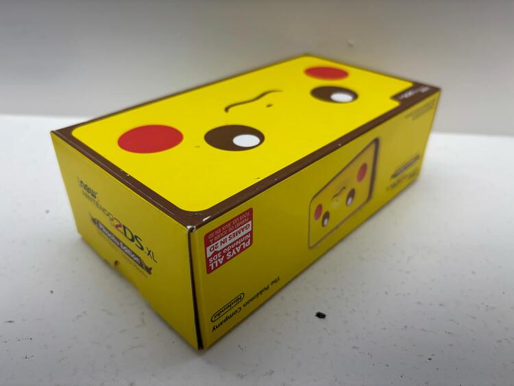 NEW NINTENDO 2DS XL PIKACHU EDITION (WITH BOX) (usagé)