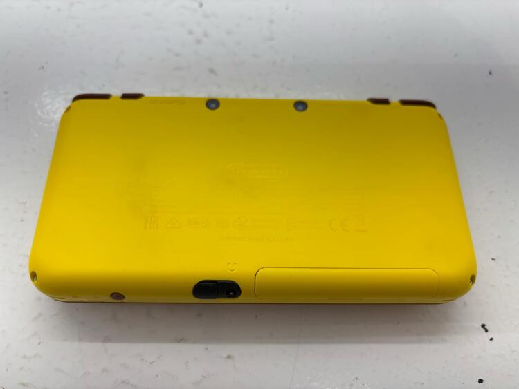 NEW NINTENDO 2DS XL PIKACHU EDITION (WITH BOX) (usagé)