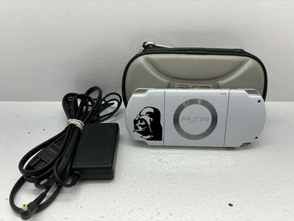 PSP 2001 WHITE STAR WARS BATTLEFRONT LIMITED EDITION + CASE + MEMORY CARD 8GB (usagé)