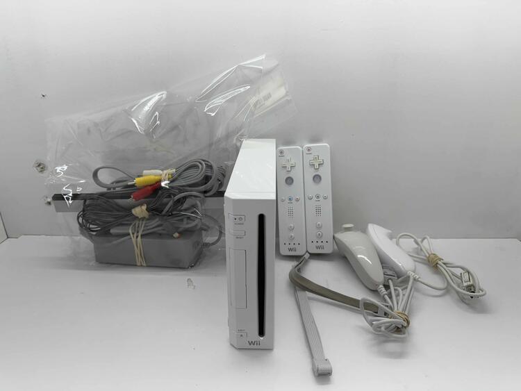 NINTENDO WII MODEL 1 WHITE + 2 REMOTE + 2 NUNCHUK