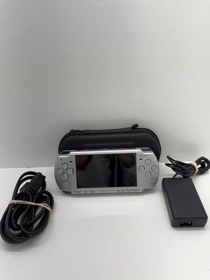 PSP 2001 SILVER + 1GB MEMORY CARD + CASE (usagé)
