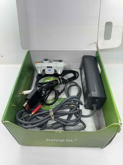 XBOX 360 MODEL 1 WHITE - 60 GB + 1 CONTROLLER + 5 GAMES (ROCK BAND STICKER)