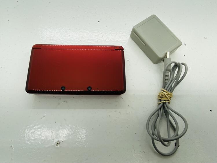 NINTENDO 3DS FLAME RED