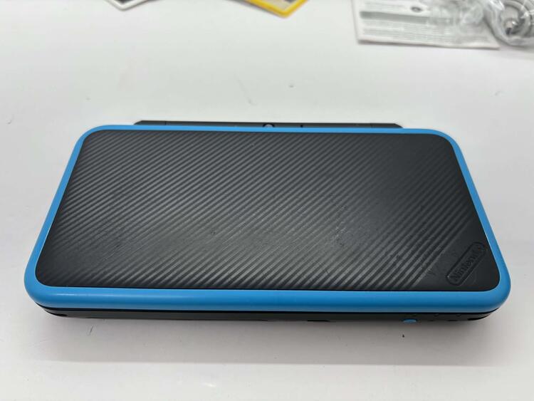 NEW NINTENDO 2DS XL TURQUOISE & BLACK (COMPLETE IN BOX / NO MARIO KART GAME) (used)