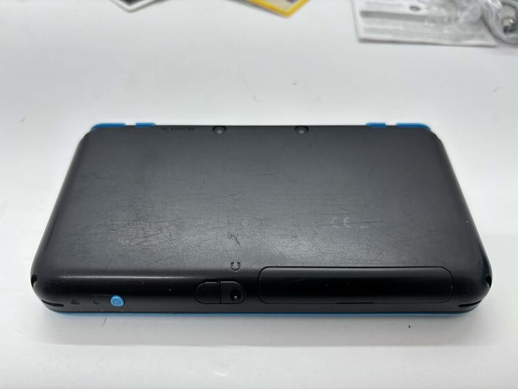 NEW NINTENDO 2DS XL TURQUOISE & BLACK (COMPLETE IN BOX / NO MARIO KART GAME) (used)