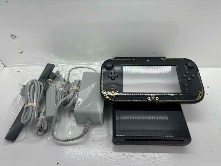 NINTENDO WIIU BLACK DELUXE - 32 GB (GAMEPAD NEW BATTERY)