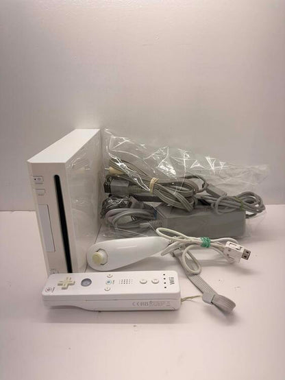 NINTENDO WII MODEL 1 WHITE + 1 REMOTE + 1 NUNCHUK (used)
