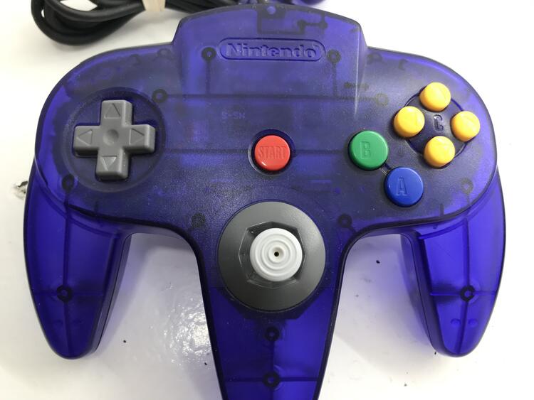 NINTENDO 64 FUNTASTIC GRAPE + 2 NINTENDO CONTROLLER