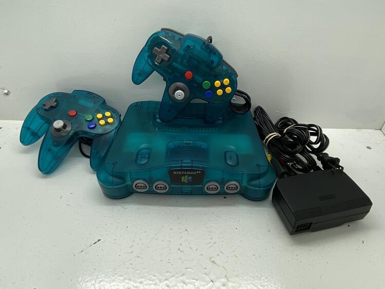 NINTENDO 64 FUNTASTIC ICE BLUE + 1 NINTENDO CONTROLLER + 1 JOBBER CONTROLLER (usagé)