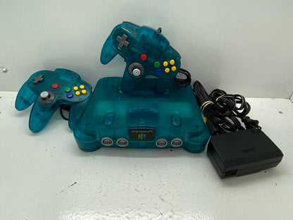 NINTENDO 64 FUNTASTIC ICE BLUE + 1 NINTENDO CONTROLLER + 1 JOBBER CONTROLLER (usagé)