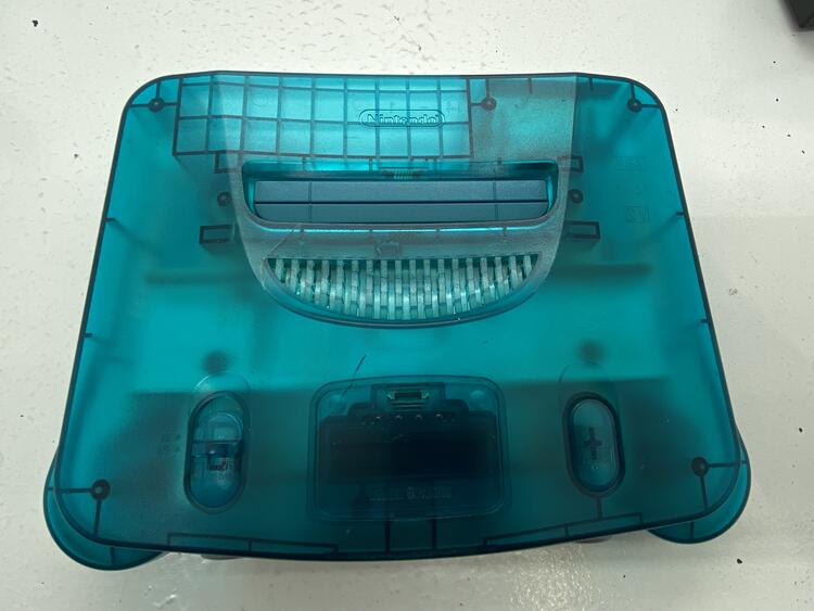 NINTENDO 64 FUNTASTIC ICE BLUE + 1 NINTENDO CONTROLLER + 1 JOBBER CONTROLLER (usagé)