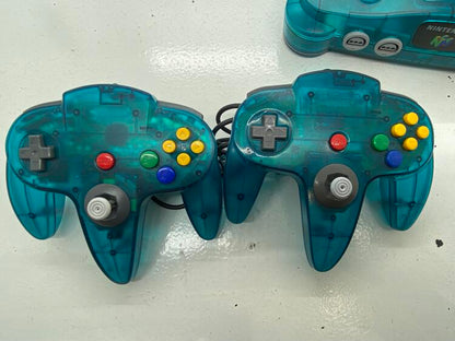 NINTENDO 64 FUNTASTIC ICE BLUE + 1 NINTENDO CONTROLLER + 1 JOBBER CONTROLLER (usagé)