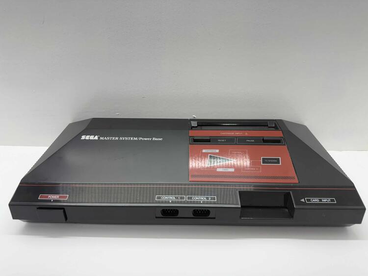 SEGA MASTER SYSTEM MODEL 1 + 3 CONTROLLER + LIGHT PHASER GUN + 4 GAMES (usagé)