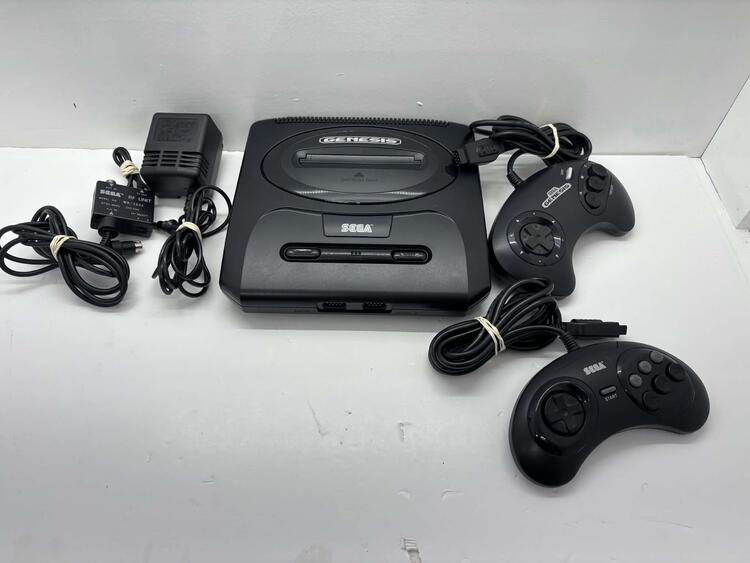 SEGA GENESIS MODEL 2 + 2 CONTROLLERS (used)
