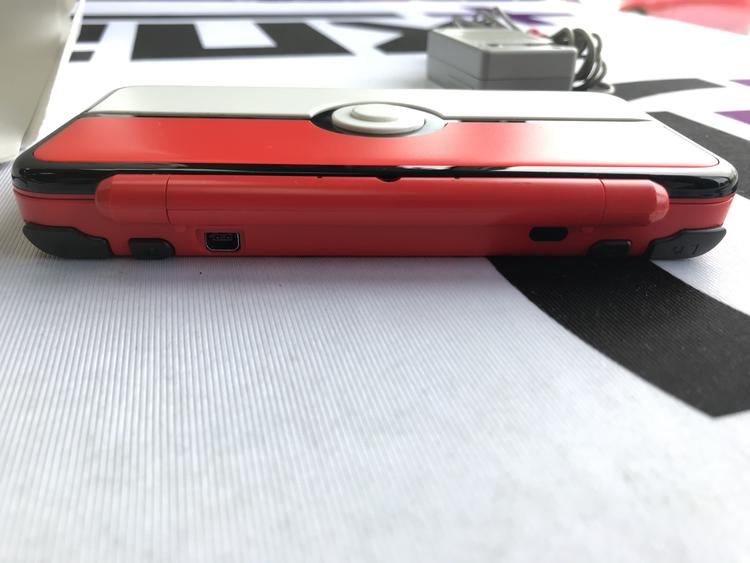 NEW NINTENDO 2DS XL POKEBALL 