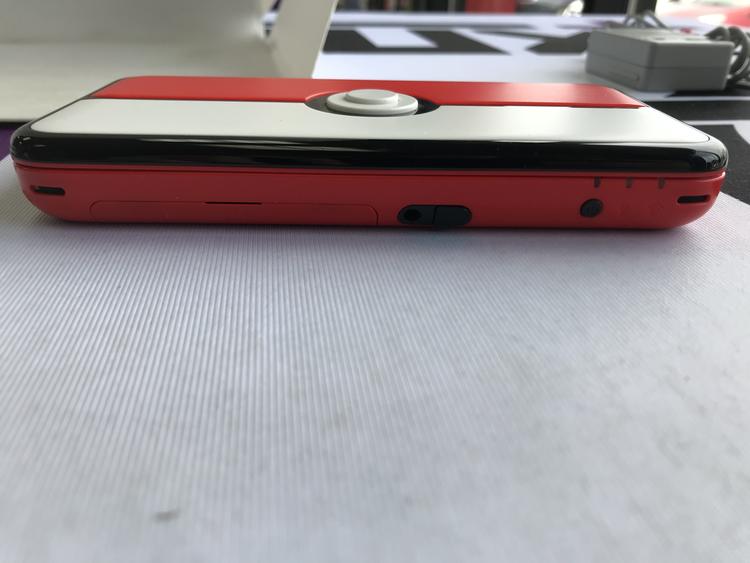 NEW NINTENDO 2DS XL POKEBALL 