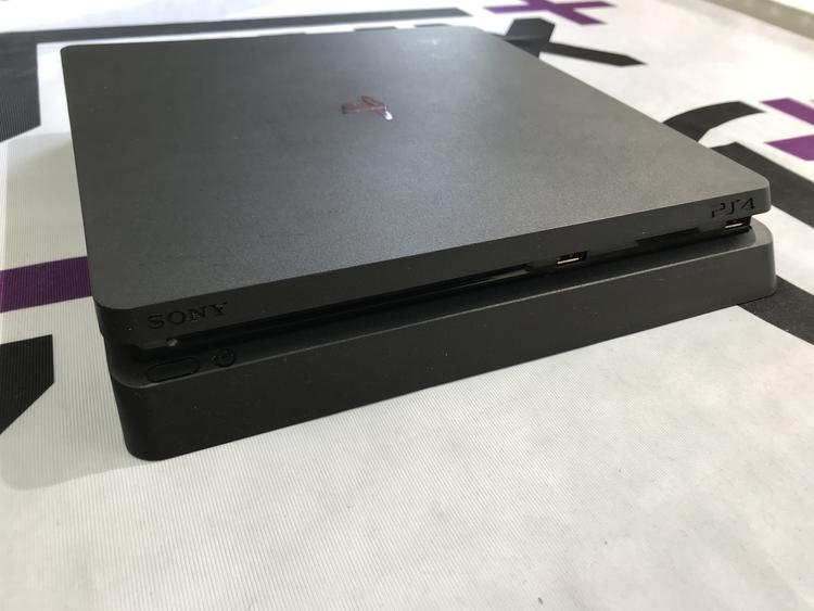 PLAYSTATION 4 SLIM BLACK